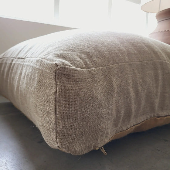 Linen Cru Pouf - Tidløs Elegance og Komfort