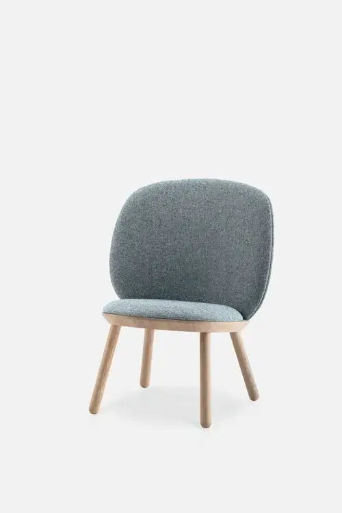 Naïve Low Chair – Naturlig Elegance og Komfort