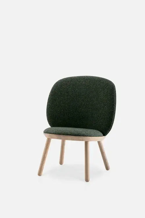 Naïve Low Chair – Naturlig Elegance og Komfort