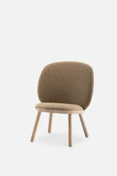 Naïve Low Chair – Naturlig Elegance og Komfort