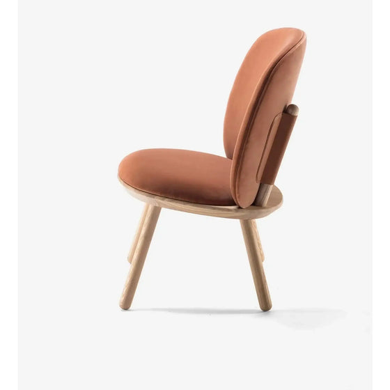 Naïve Low Chair – Naturlig Elegance og Komfort