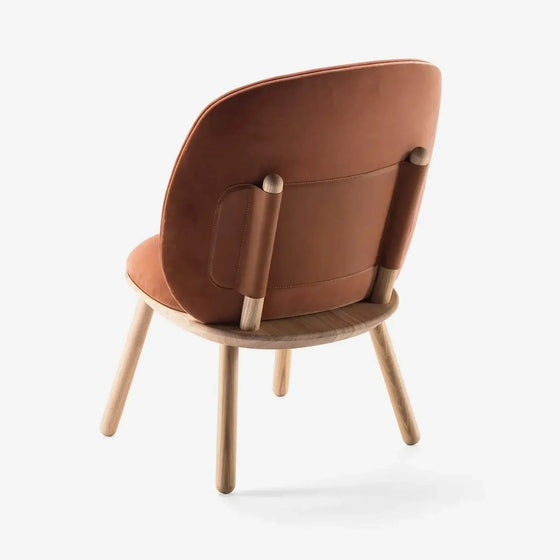 Naïve Low Chair – Naturlig Elegance og Komfort