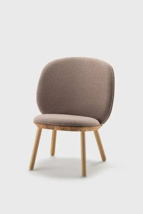 Naïve Low Chair – Naturlig Elegance og Komfort