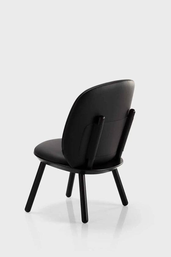 Naïve Low Chair – Naturlig Elegance og Komfort