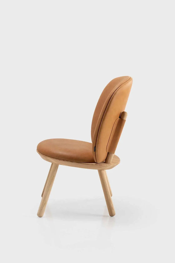 Naïve Low Chair – Naturlig Elegance og Komfort