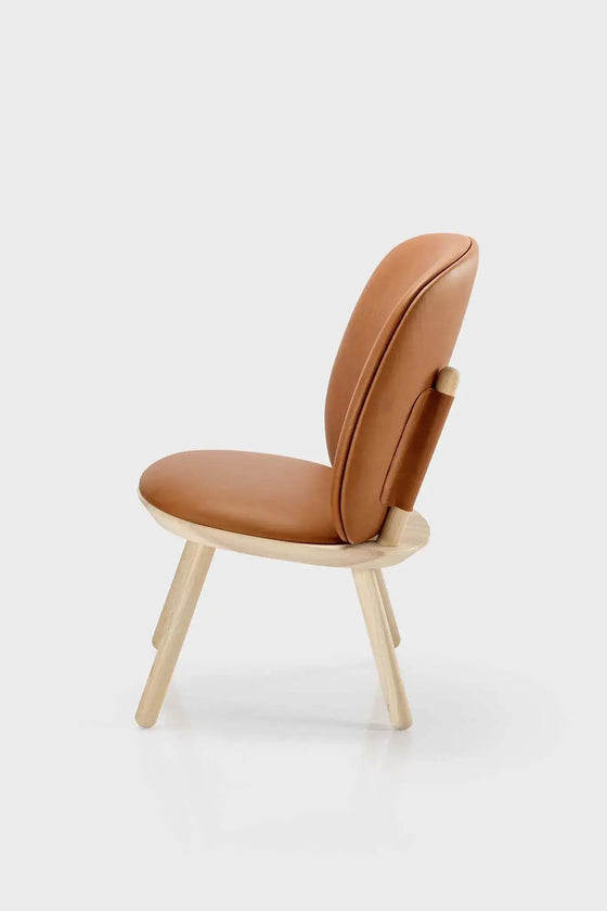 Naïve Low Chair – Naturlig Elegance og Komfort