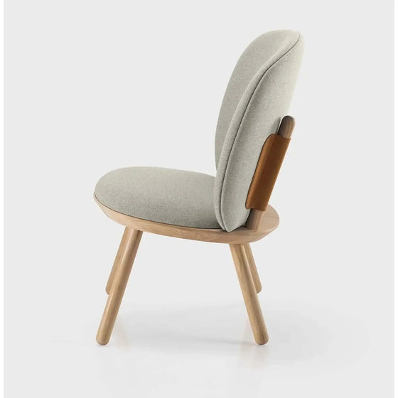 Naïve Low Chair – Naturlig Elegance og Komfort