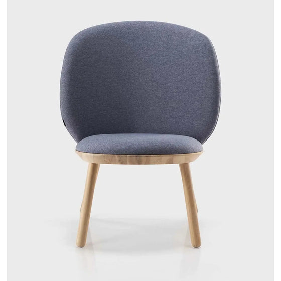 Naïve Low Chair – Naturlig Elegance og Komfort