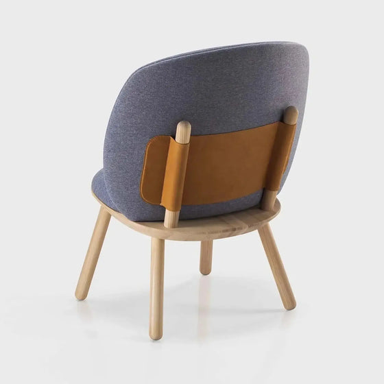 Naïve Low Chair – Naturlig Elegance og Komfort