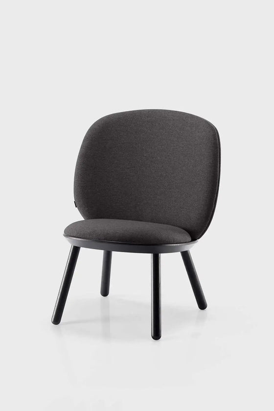 Naïve Low Chair – Naturlig Elegance og Komfort