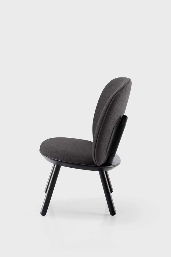 Naïve Low Chair – Naturlig Elegance og Komfort