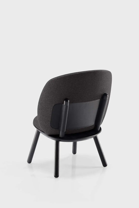 Naïve Low Chair – Naturlig Elegance og Komfort