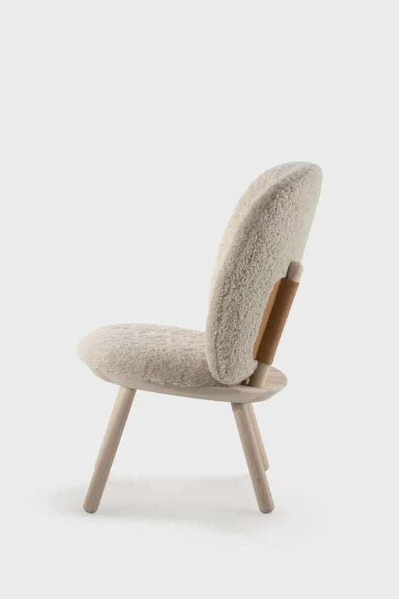 Naïve Low Chair – Naturlig Elegance og Komfort